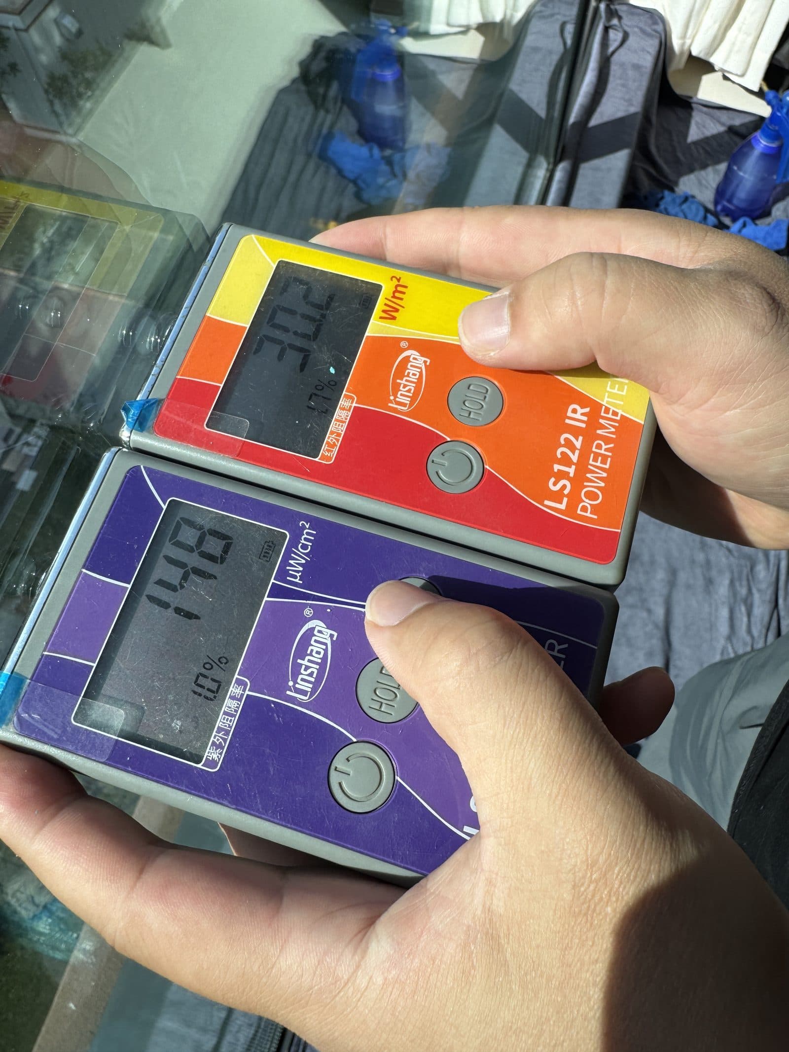 施工时用红外功率计和紫外功率计记录数值